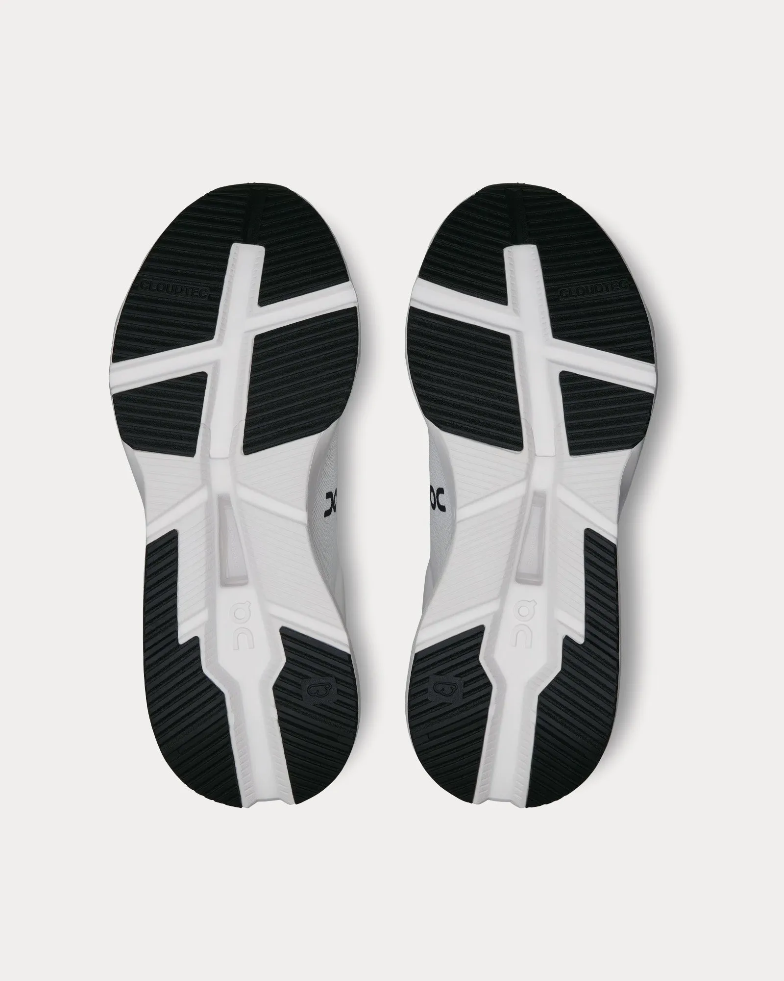 Cloudnova X White / Black Running Shoes